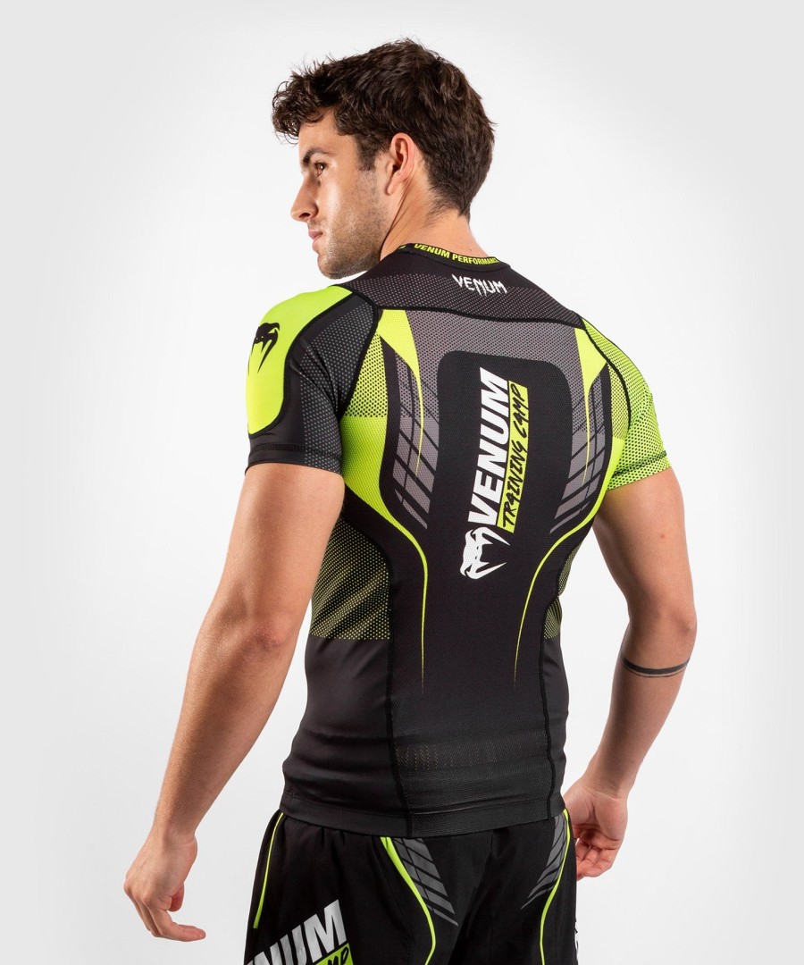 venum training camp 3.0 rashguard - short sleeves