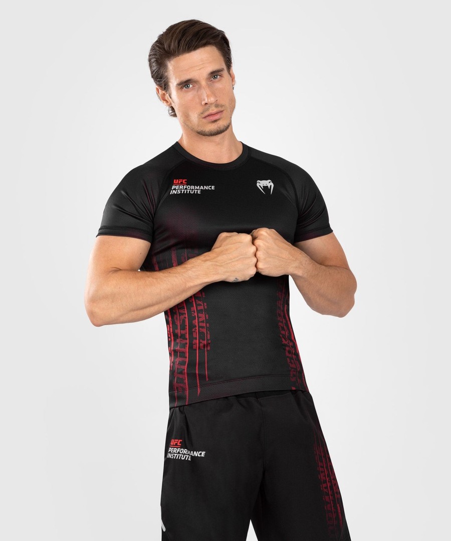 ufc venum performance institute 2.0 men short-sleeve rashguard - blackred