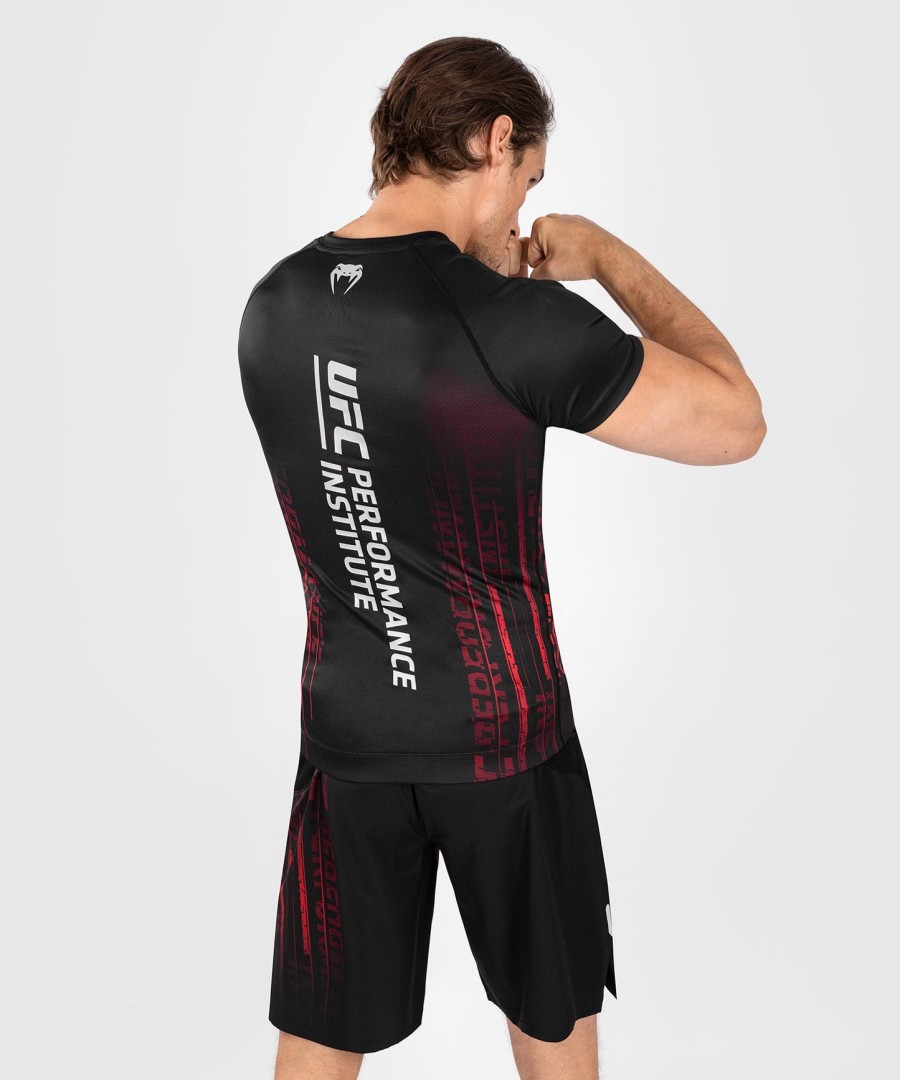 ufc venum performance institute 2.0 men short-sleeve rashguard - blackred