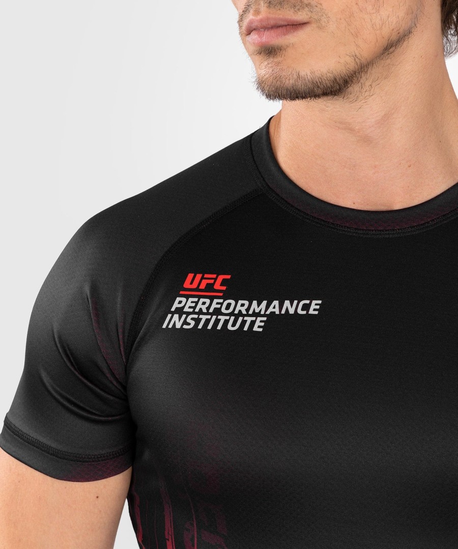ufc venum performance institute 2.0 men short-sleeve rashguard - blackred