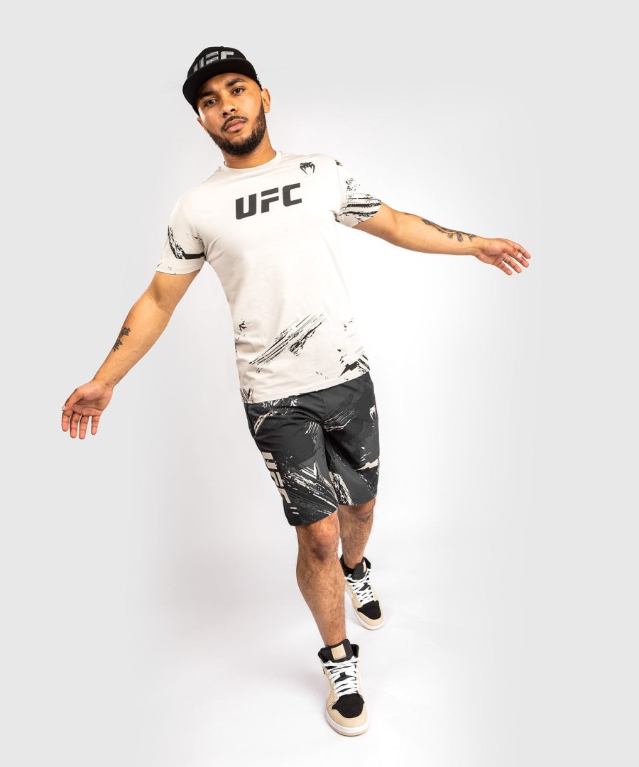 ufc venum authentic fight week men 2.0 short sleeve t-shirt - sand
