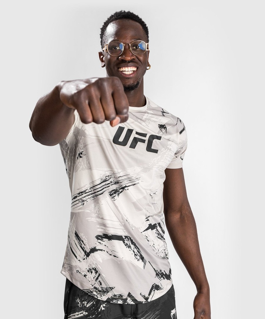 ufc venum authentic fight week 2.0 men dry tech t-shirt - sand