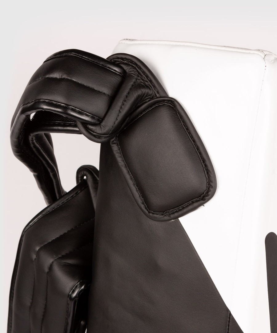 venum satchel kick shield - blackwhite