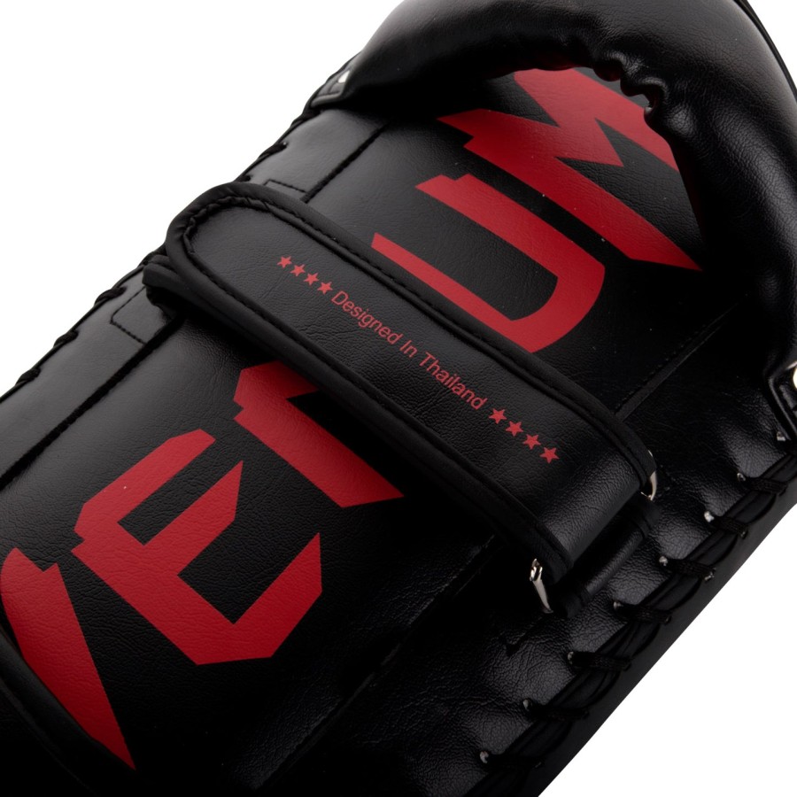venum giant kick pads - blackred pair