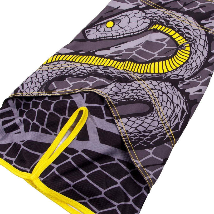 venum snaker fightshorts - blackyellow