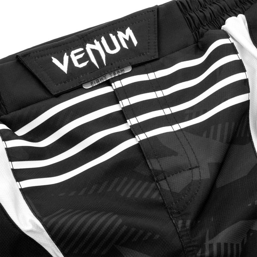 venum okinawa 2.0 fightshorts - blackwhite