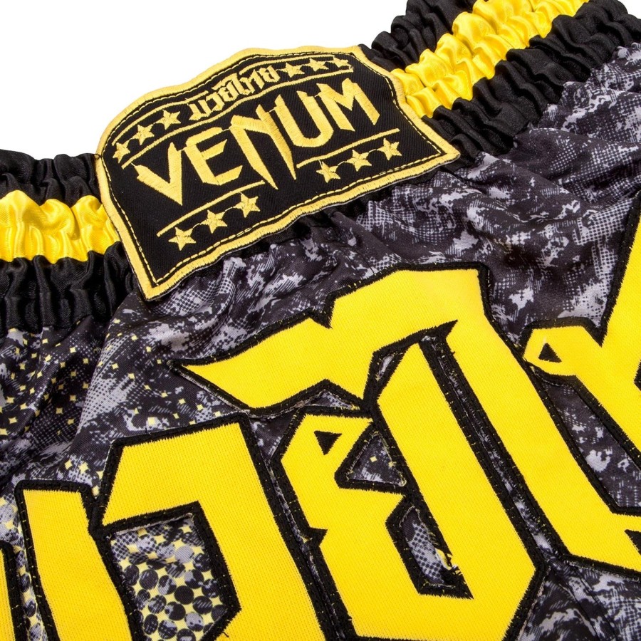 venum tramo muay thai shorts - blackyellow
