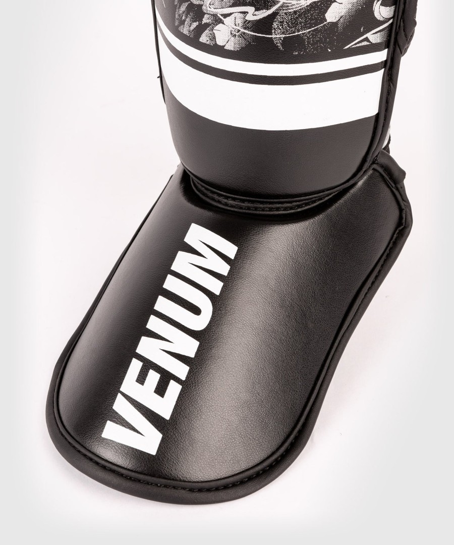 venum ykz21 shin guards - for kids - blackwhite