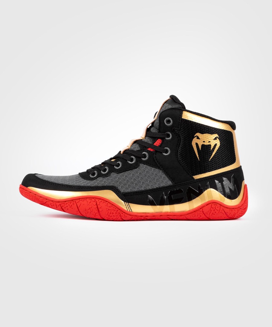 venum elite wrestling shoes - blackgoldred
