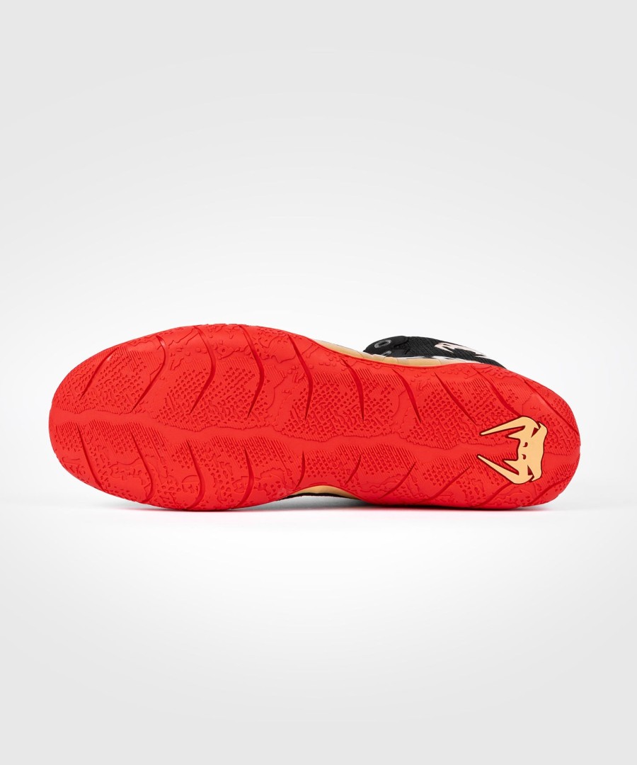 venum elite wrestling shoes - blackgoldred