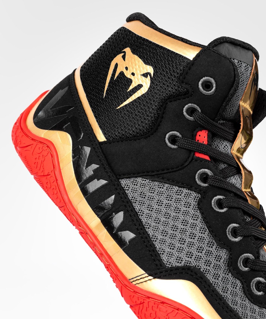 venum elite wrestling shoes - blackgoldred